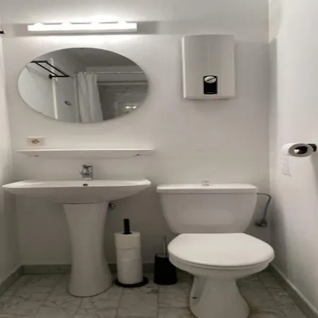 Apartment In Near The Beach, Cleaning Included