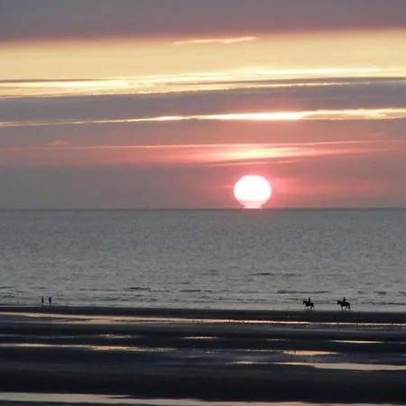 In Near The Beach, Cleaning Included Oostduinkerke